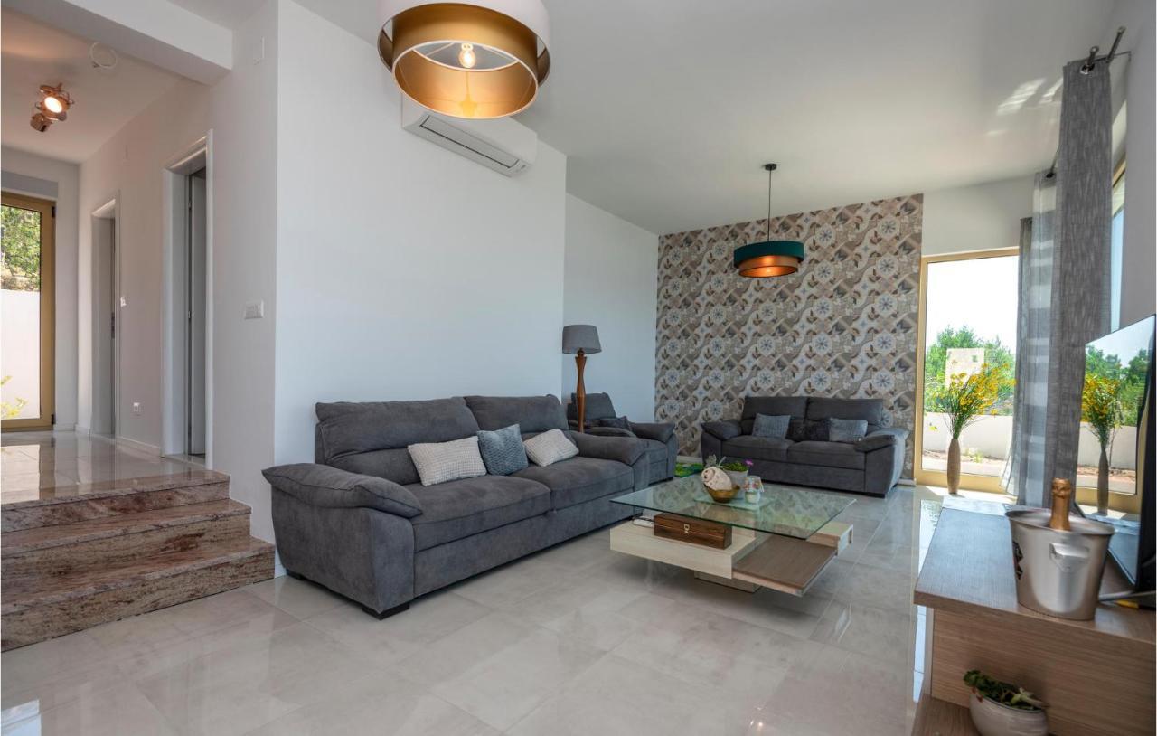 Holiday Home Villetta Belveder Baška Voda Екстериор снимка